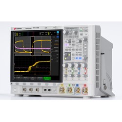 MSOX4104A Oszilloskop von Keysight, Schrägansicht
